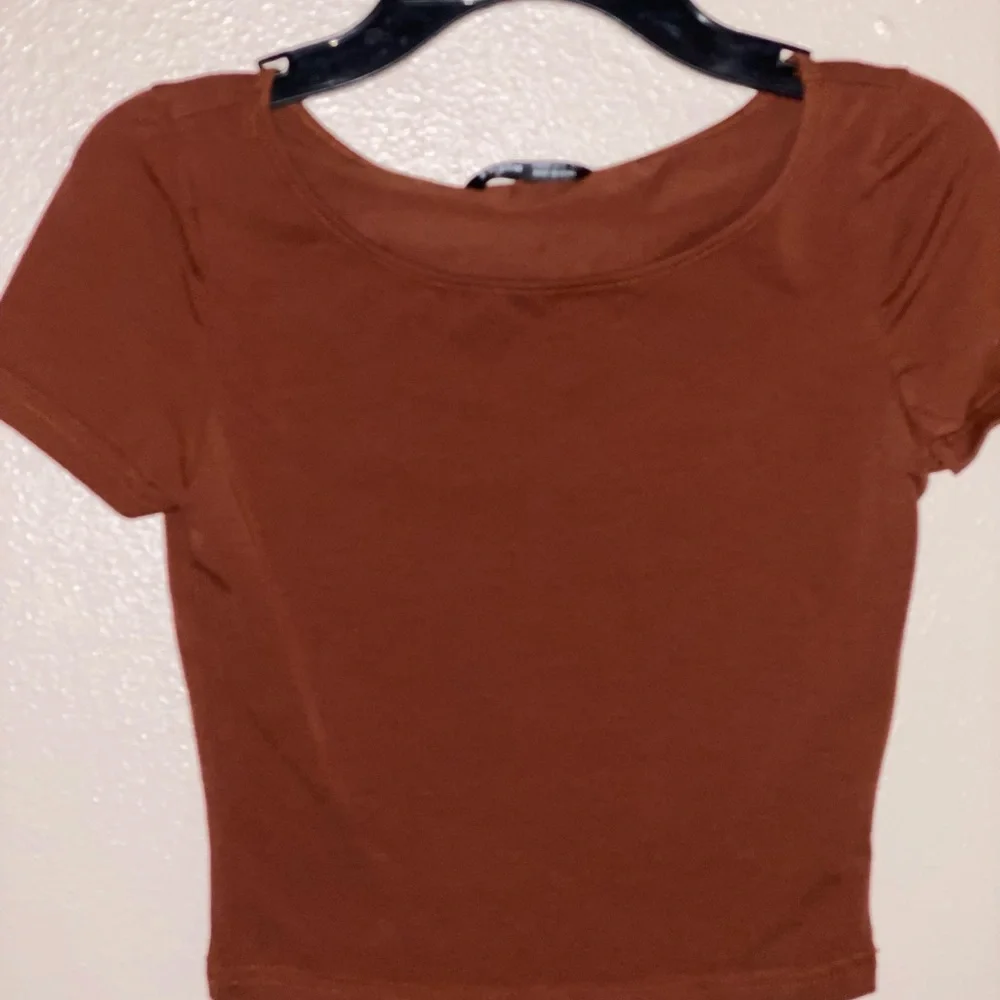 basic crop top 🤎 - Picture 2 of 3